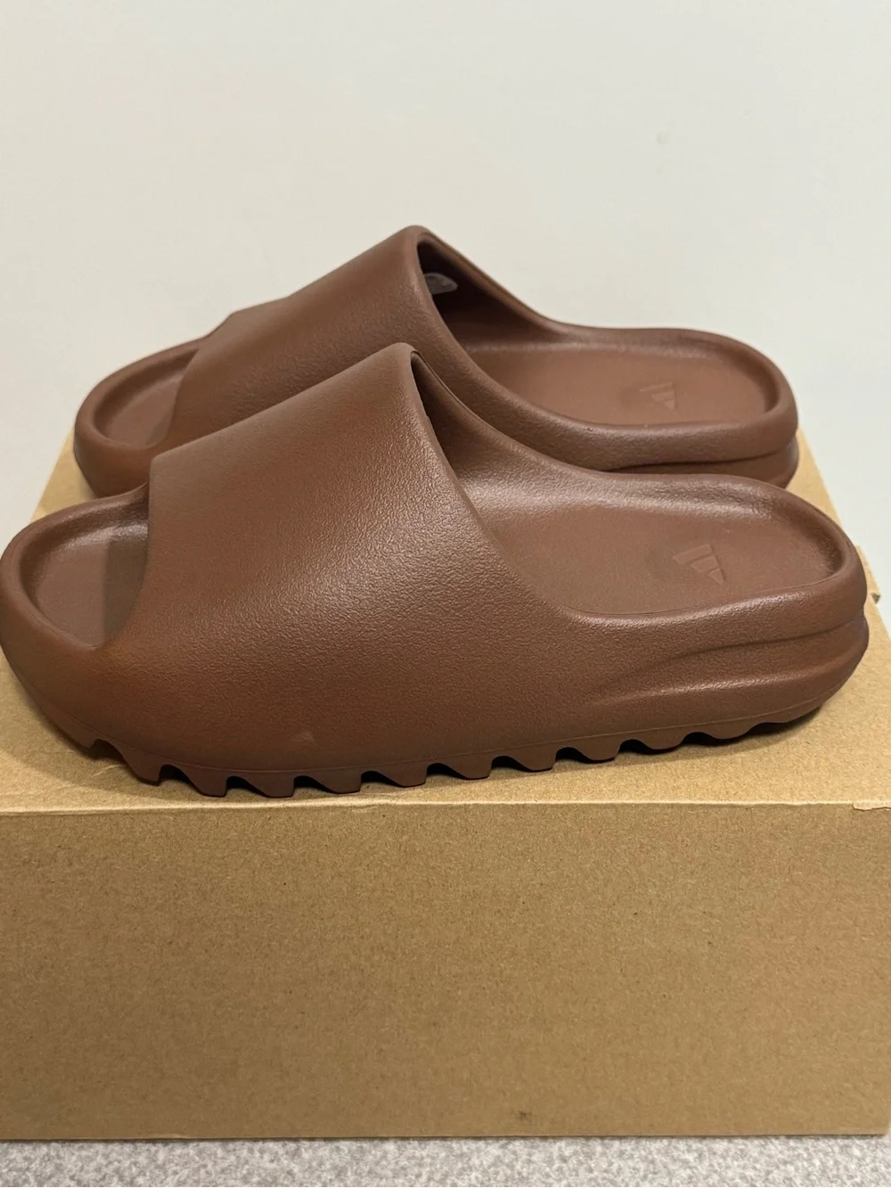 adidas Yeezy Slide Flax Size 4 Men/ 5 Women (Tried On) FZ5896